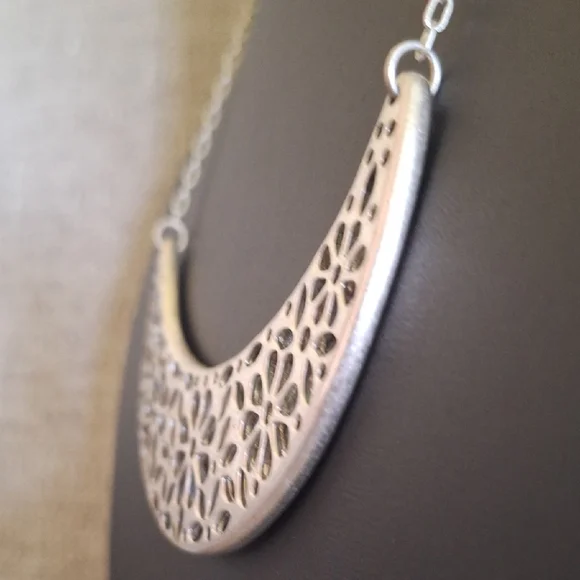 Nine West Silver and Blue Floral Necklace - Picture 3 of 5